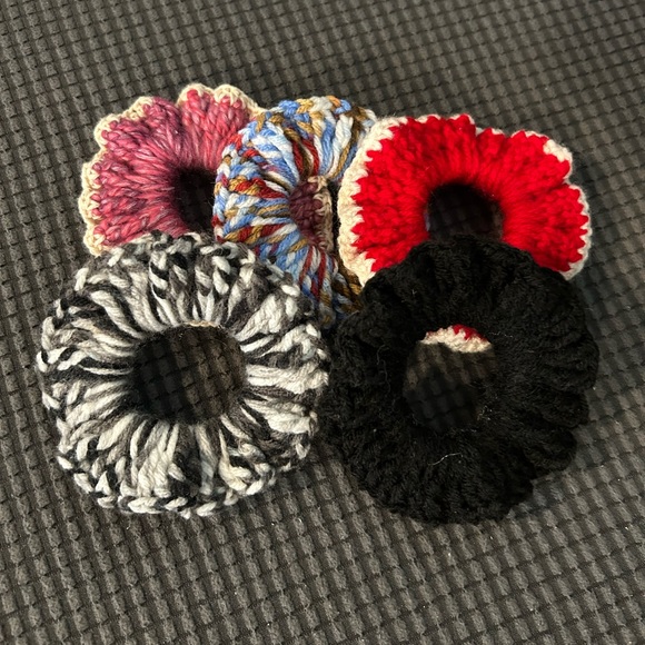 Set of 5 handmade Scrunchies - Picture 2 of 3